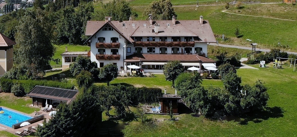 Hotel mit Tennis am Ritten in Südtirol - mit hauseigenem Tennisplatz am Ritten